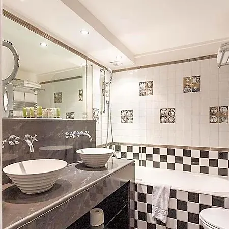 Hotel Lutece Port Royal 4*