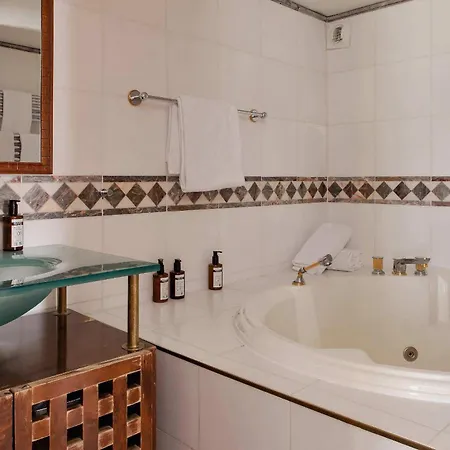 Hotell Lutece Port Royal