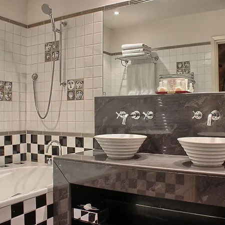 Hotell Lutece Port Royal