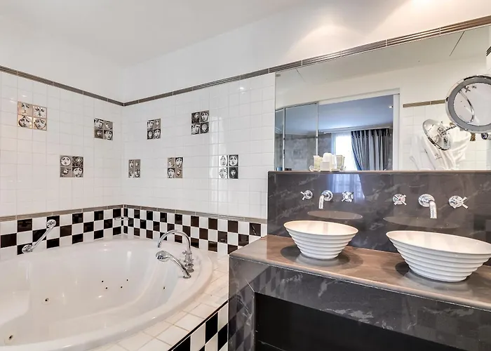 Lutece Port Royal Hotel 4*