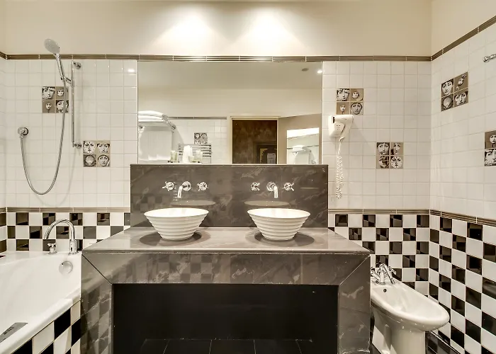 Lutece Port Royal Hotel Paris