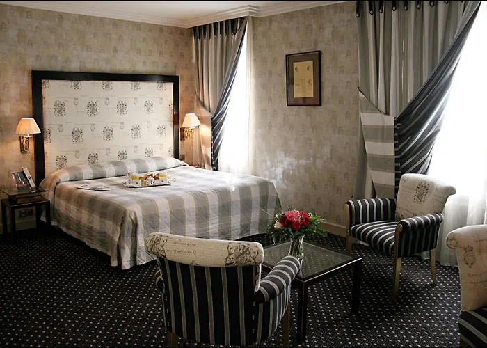 Lutèce Port Royal Hotel 4*